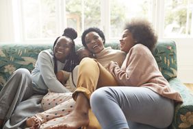 An image of a mom and her teenage daughters.