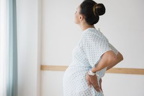 An image of a pregnant woman in the hospital.