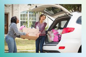 Mom helps daughter head to dorm room